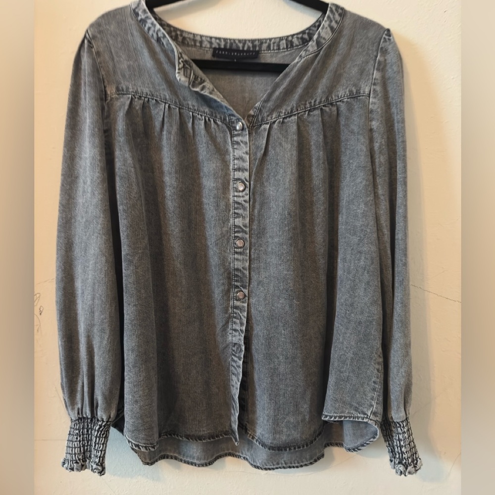 Light weight classic blouse